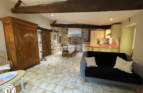 Saint-Michel-Mont-Mercure Cottage | 75 m² Cabin ∙ 2 bedrooms ∙ 4 guests