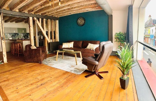Nord - Gare Apartment | GRAND APPARTEMENT CHARME ANCIEN ET CONFORT