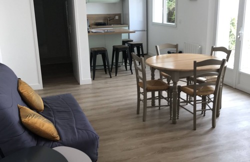 LHoumeau Apartment | Ground floor apartment with terrace - 4 people La Rochelle - commune de L'Houmeau