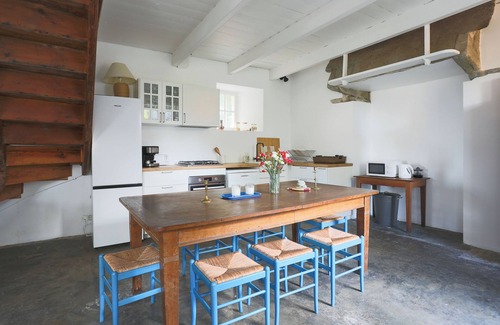 Locquirec House | Holiday Home 'Ker Ar Vro - Maison Atypique' with Wi-Fi