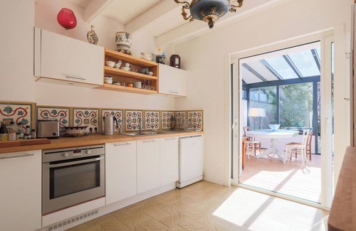 Locquirec House | Holiday Home 'L'hermine - Villa De Charme' with Sea View, Private Terrace and Wi-Fi