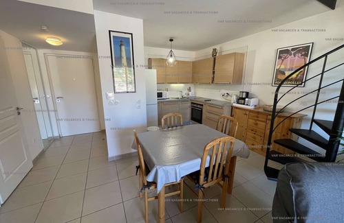Saint-Mandrier-sur-Mer Apartment | Large terrace with sea view, recent residence, everything on foot