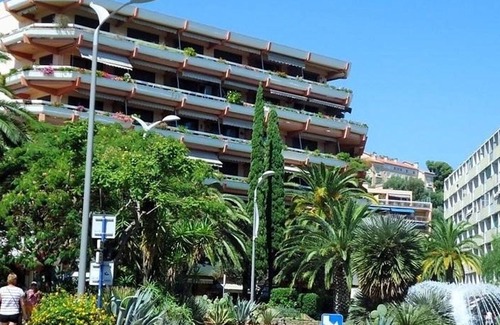 Le Lavandou Apartment | Le Lavandou: 1-BR apartment, sleeps 4, terrace, pets allowed, optional parking