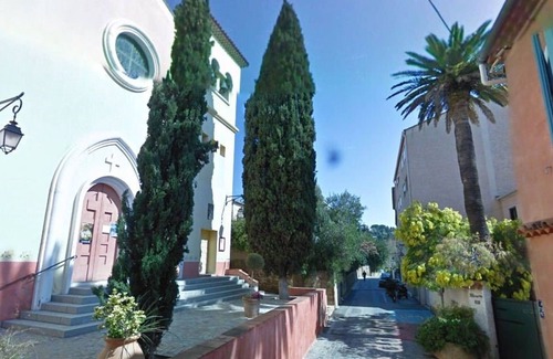 Le Lavandou Apartment | Le Lavandou: 1-BR apartment, sleeps 4, terrace, pets allowed, optional parking