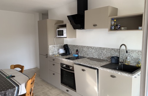 Mandelieu-La-Napoule Apartment | Magnificent 3-room apartment close to the sea, swimming pool, beach, shops all within walking distance