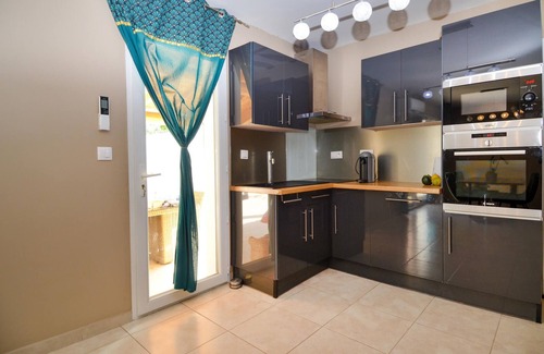 Raphele-les-Arles House | Nice cottage with private pool and garden.