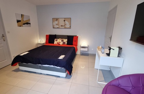 Olivet Bed & Breakfast | Orchid with on-site parking