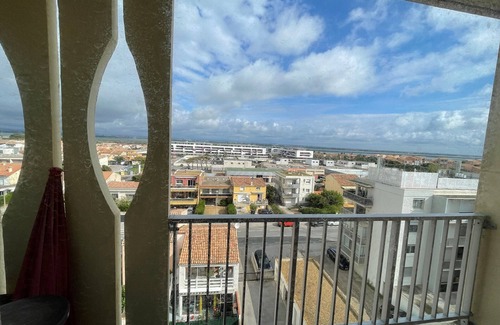 Palavas-les-Flots Apartment | Palavas bright F2, near beach and shops, TV and wifi included