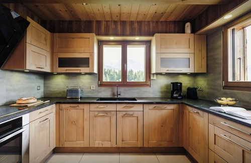 Manigod Ski Chalet | Pralor Le Nova - luxury ski chalet for 8, hot tub & views - OVO Network