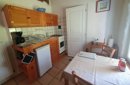 Ver Apartment | Quiet cozy apartment with a large garden near the sea