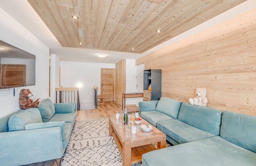 Le Lavachet Apartment | Renovated 4* Duplex Apartment, Ski-in/Ski-out, 8 People, 82m², Balcony, Premium Amenities