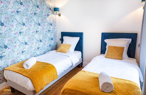 Hermival-les-Vaux Bed & Breakfast | Richard's suite at Château d'Hermival