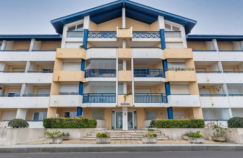 Hendaye Apartment | Rustic Seafront Apartment in Hendaye with Balcony