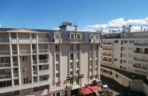 Biarritz Apartment | Seafront Studio with Pool in Biarritz