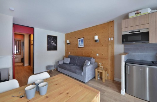 Belle Plagne Apartment | Ski-in/ski-out & foot of the slopes, 4th floor, balcony, tv, ski locker, 27m², La Plagne