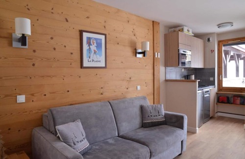 Belle Plagne Apartment | Ski-in/ski-out & foot of the slopes, 4th floor, balcony, tv, ski locker, 27m², La Plagne