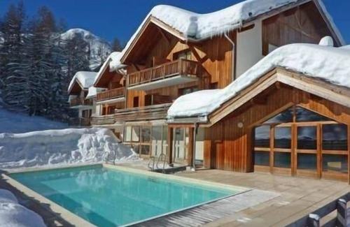 Les Orres Apartment | Ski-in/ski-out & foot of the slopes, 2nd floor, view swimming pool, fitness, swimming pool, sauna