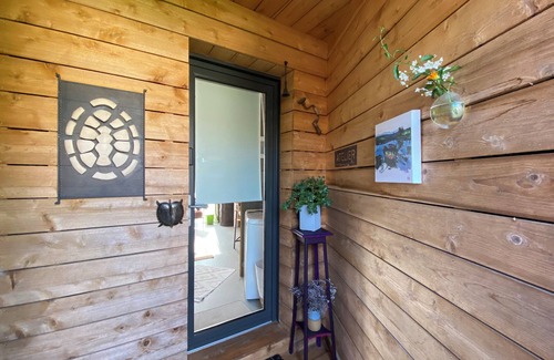 Bono Apartment | Small duplex with garden, near the charming port of Le Bono, pets welcome