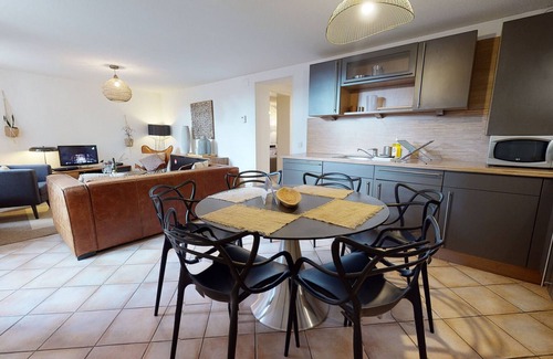 Colmar Centre Ville Apartment | sous les tilleuls 80m2 1 free parking 2br
