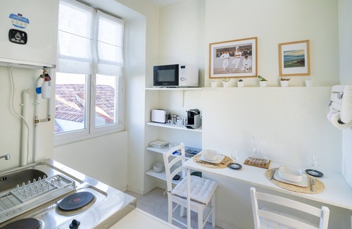 Biarritz City Centre Apartment | Studio Apartment 'Agréable Et Lumineux' with Wi-Fi