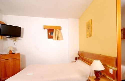 Brides-les-Bains Apartment | Studio-Comfort-Ensuite with Bath-Balcony-Vue Montagne 3 Personnes