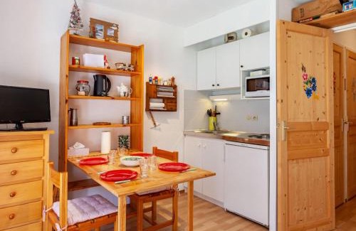 Les Contamines-Montjoie Apartment | Studio La Borgia A- B- C-11 by Interhome