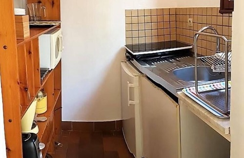 Calvi Apartment | Studio & large garden 200m Calvi beach