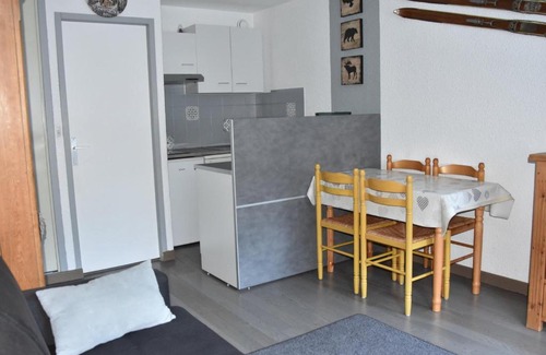 Pralognan-la-Vanoise Apartment | Studio Pralognan-la-Vanoise, 1 pièce, 4 personnes - FR-1-464-105
