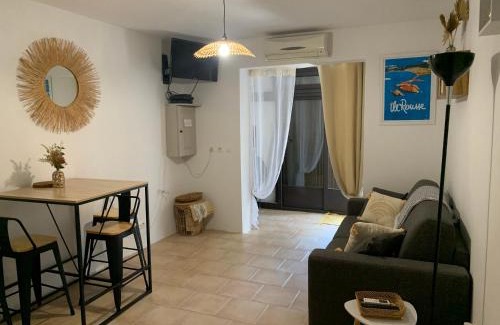 Aregno Apartment | Studio tout équipé de 27m2, à 100m de la mer, et 500m des commerces