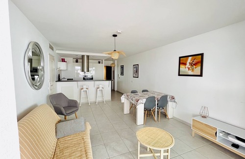 La Ciotat Apartment | T3 SEA FRONT, AIR CONDITIONING, TERRACE, DOUBLE GARAGE.