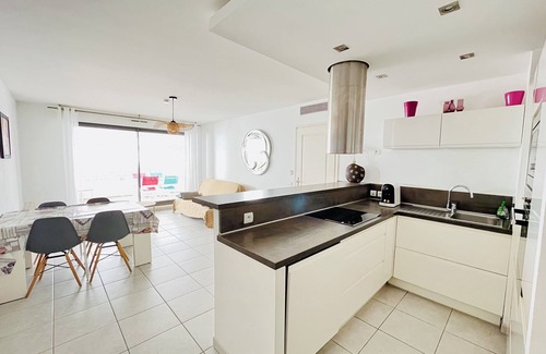 La Ciotat Apartment | T3 SEA FRONT, AIR CONDITIONING, TERRACE, DOUBLE GARAGE.