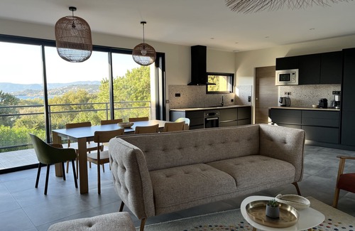 Pietrosella Villa | Villas Agosta - Camelia - sea view 50 meters from the beach (PMR standard)