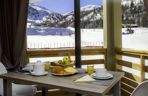 Isola Apartment | Wifi, 50m from shops, fitness, swimming pool, tv, ski locker, 40m², Isola 2000