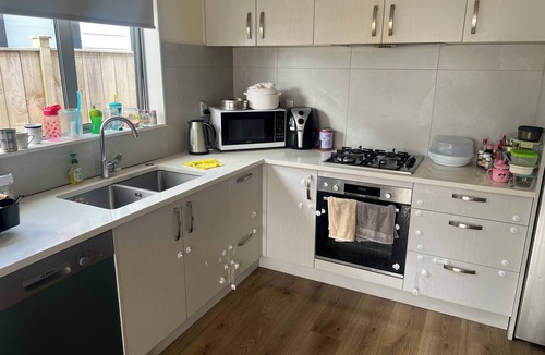 Papakura House | 1 Spacious bedroom available