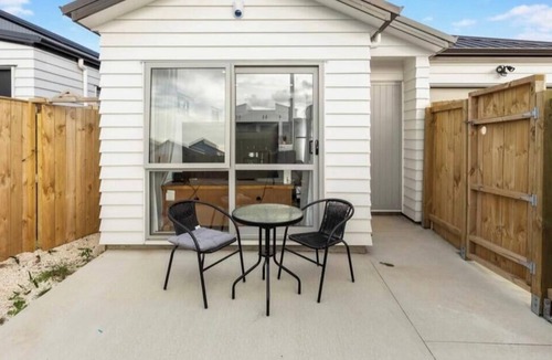 Papakura House | 1 Spacious bedroom available