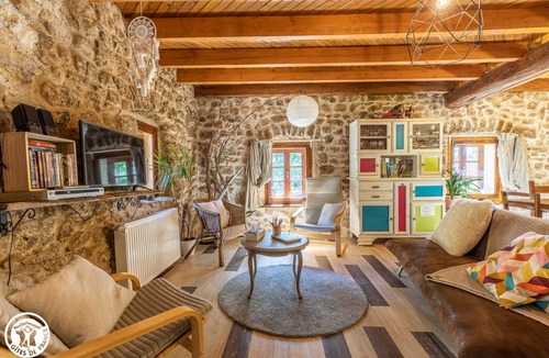 Saint-Antheme House | 100 m² Gîte ∙ 3 bedrooms ∙ 9 guests