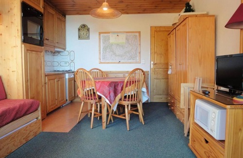 Meribel-Mottaret Apartment | 10m from ski slopes, 1st floor, balcony, ski locker, 33m², Méribel-Mottaret