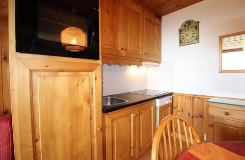 Meribel-Mottaret Apartment | 10m from ski slopes, 1st floor, balcony, ski locker, 33m², Méribel-Mottaret