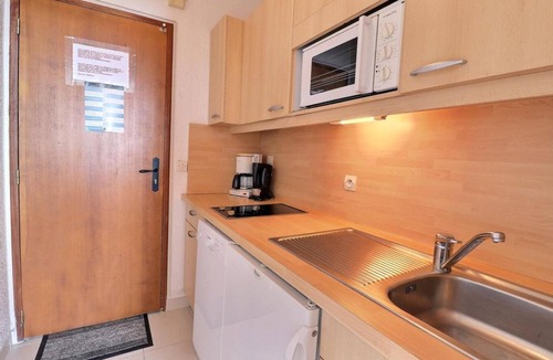 Meribel-Mottaret Apartment | 10m from ski slopes, 1st floor, balcony, ski locker, 27m², Méribel-Mottaret