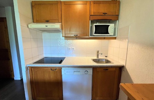 Les Menuires Apartment | 10m from ski slopes, floor -3, balcony, tv, ski locker, 35m², Les Menuires