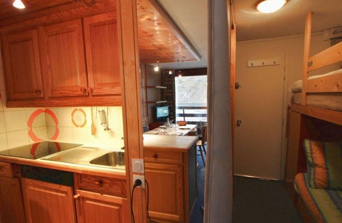 Tignes le Lac Apartment | 10m from ski slopes, 3rd floor, view lake, balcony, tv, ski locker, 28m², Tignes