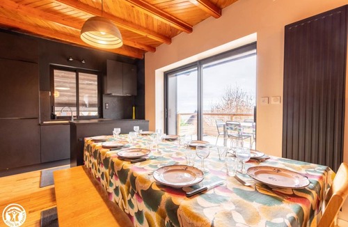 Besse-et-Saint-Anastaise House | 110 m² Gîte ∙ 5 bedrooms ∙ 6 guests