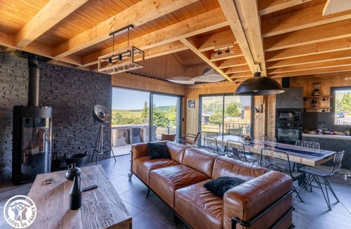 Besse-et-Saint-Anastaise House | 138 m² Gîte ∙ 2 bedrooms ∙ 6 guests