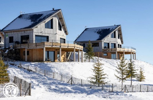 Besse-et-Saint-Anastaise House | 138 m² Gîte ∙ 2 bedrooms ∙ 6 guests