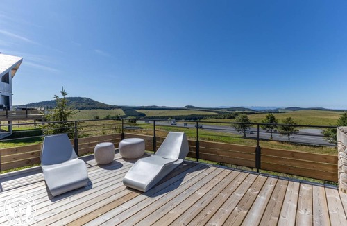 Besse-et-Saint-Anastaise House | 138 m² Gîte ∙ 2 bedrooms ∙ 6 guests