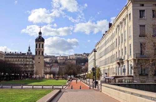 Saint-Genis-Laval Hotel | 14 m² Hotel ∙ 127 guests
