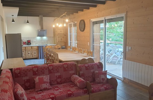 Laveissiere Ski Chalet | 14-person chalet in the heart of the ski resort. Handicap tourism