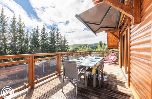 Besse-en-Chandesse House | 154 m² Gîte ∙ 4 bedrooms ∙ 9 guests
