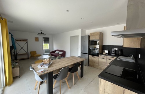 Neffies House | 15 mn Pézenas, comfortable 4* house with sunny terrace and private parking.