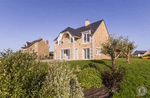 Carolles House | 166 m² Gîte ∙ 4 bedrooms ∙ 8 guests